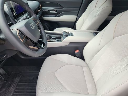 New 2026 Toyota Grand Highlander MAX Platinum image 9