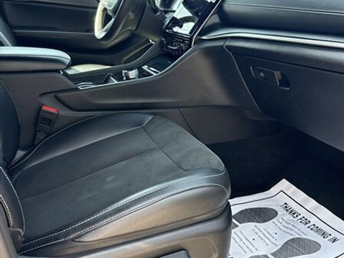 Used 2024 Jeep Grand Cherokee Altitude image 23