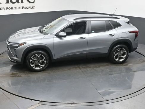 Used 2024 Chevrolet Trax LT w/ LT Convenience Package FWD image 57