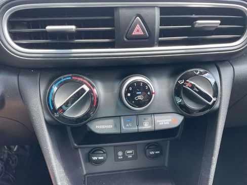 Used 2018 Hyundai Kona SEL FWD image 27