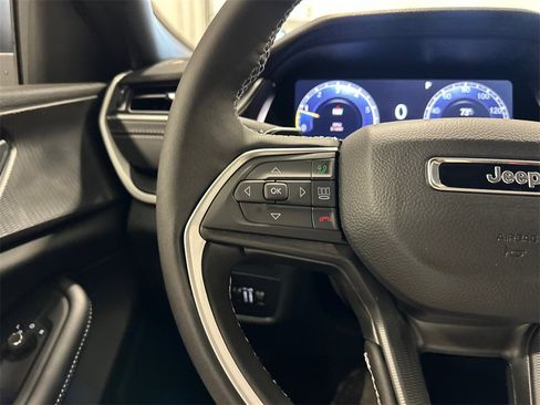 New 2025 Jeep Grand Cherokee Laredo w/ Luxury Tech Group I image 19