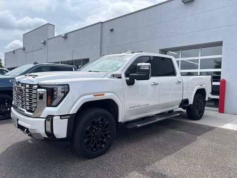 Used 2024 GMC Sierra 2500 Denali w/ Denali Reserve Package AWD/4WD image 1
