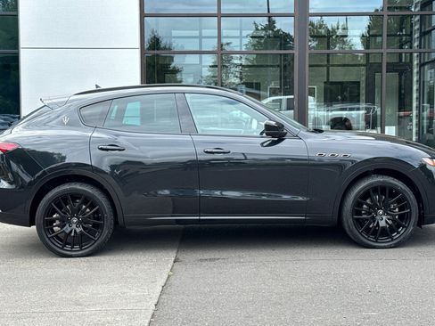 Used 2022 Maserati Levante GT AWD/4WD image 3