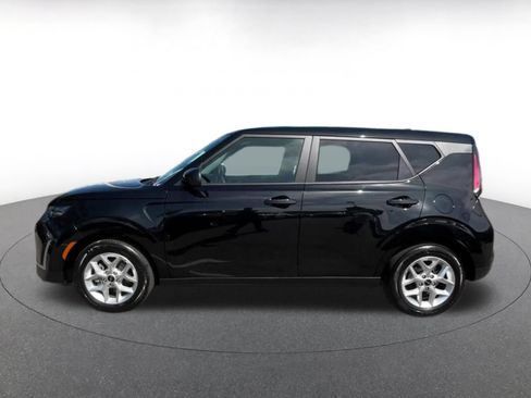 Used 2025 Kia Soul LX w/ LX Technology Package FWD image 9