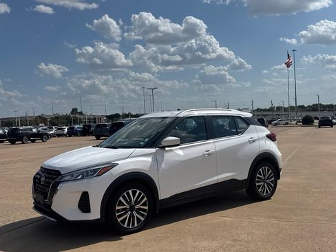 Used 2023 Nissan Kicks SV FWD image 11