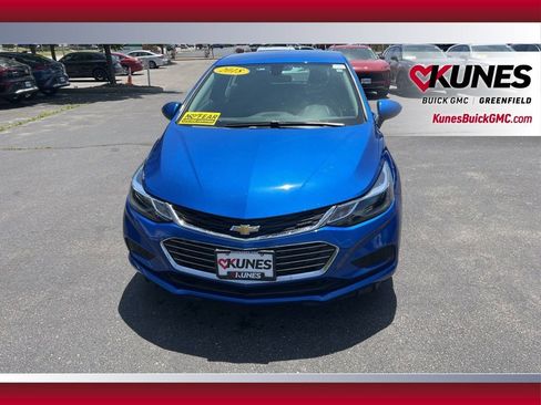 Used 2018 Chevrolet Cruze LT w/ Convenience Package FWD image 11