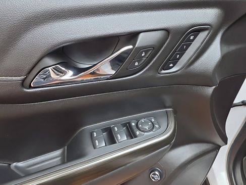 Used 2023 GMC Acadia SLT w/ Elevation Edition image 30