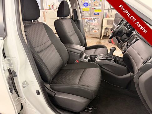 Used 2020 Nissan Rogue SV w/ Premium Package image 33