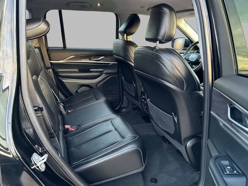 Used 2023 Jeep Grand Cherokee Limited image 10