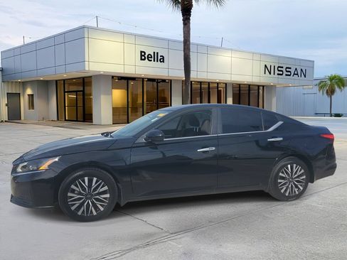 Certified 2023 Nissan Altima 2.5 SV FWD image 2