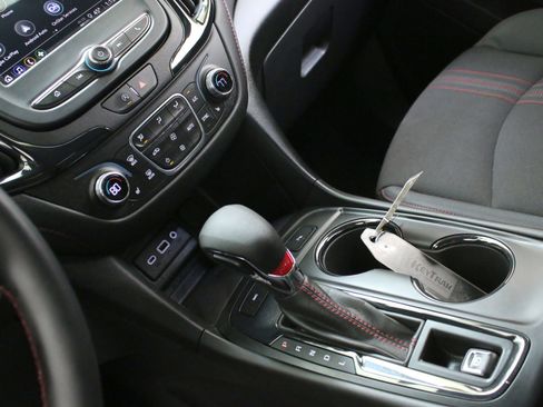 Used 2023 Chevrolet Equinox RS image 19