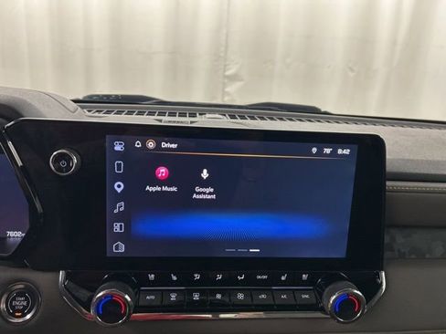 Used 2025 Chevrolet Colorado ZR2 w/ Technology Package AWD/4WD image 17