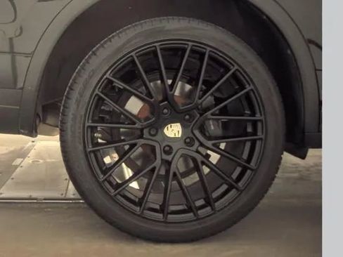 Used 2018 Porsche Cayenne image 21