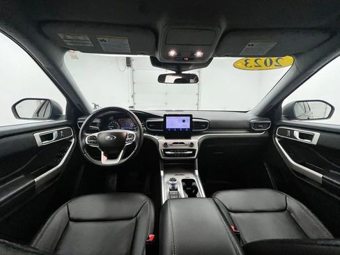 Used 2023 Ford Explorer XLT w/ Equipment Group 202A AWD/4WD image 4