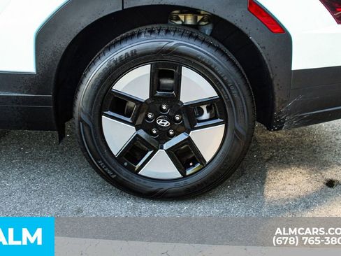 Used 2025 Hyundai Santa Fe SEL FWD image 16