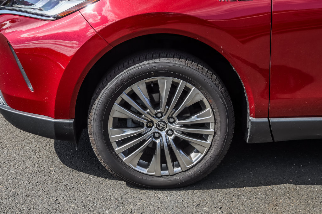 Used 2021 Toyota Venza XLE w/ Softex Package AWD/4WD image 9