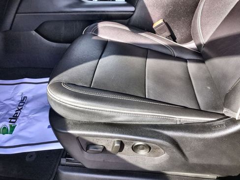 Used 2023 GMC Yukon SLT image 12