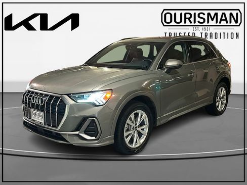 Used 2023 Audi Q3 2.0T Premium w/ Convenience Package image 2