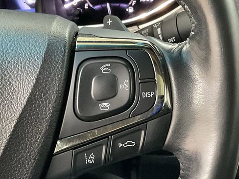 Used 2018 Toyota Avalon XLE image 11