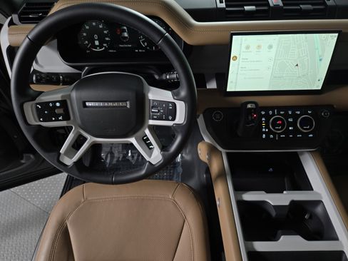 Used 2025 Land Rover Defender 110 S image 15