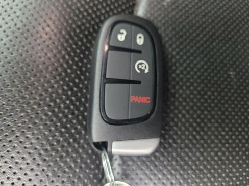 Used 2016 RAM 1500 Laramie w/ Convenience Group AWD/4WD image 32