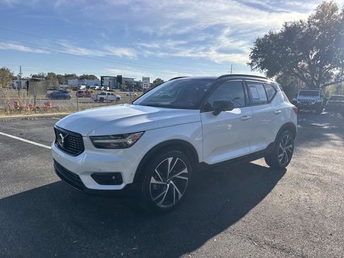 Used 2022 Volvo XC40 T5 R-Design w/ Advanced Package image 8