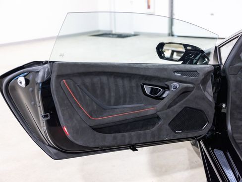 Used 2024 Lamborghini Huracan Sterrato AWD/4WD image 29