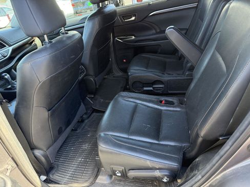 Used 2015 Toyota Highlander Limited Platinum AWD/4WD image 10