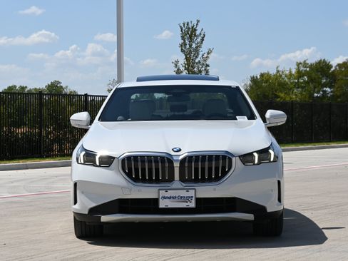 Certified 2024 BMW 530i w/ Premium Package RWD image 3