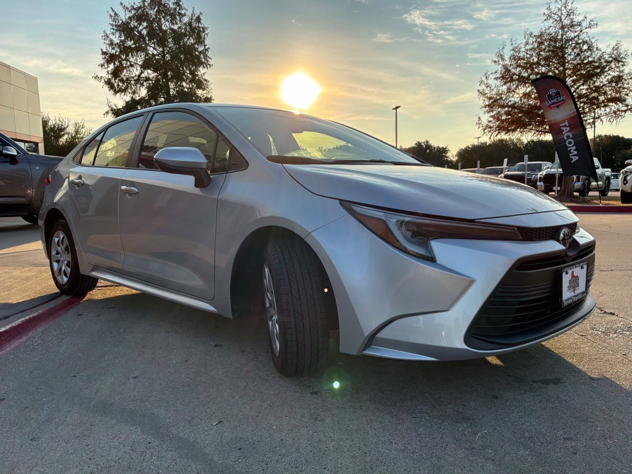 Used 2026 Toyota Corolla LE FWD image 4