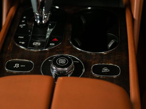 Used 2019 Bentley Bentayga AWD/4WD image 31