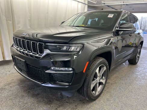 Used 2023 Jeep Grand Cherokee 4WD 4xe image 2