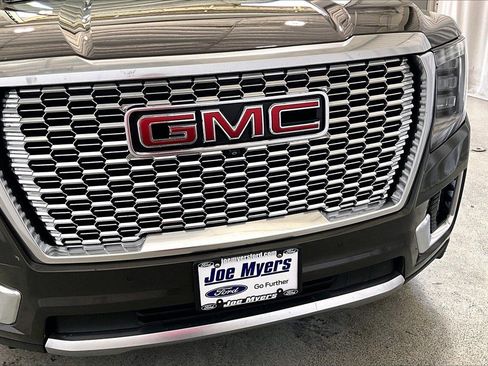 Used 2021 GMC Yukon Denali w/ Denali Premium Package image 7