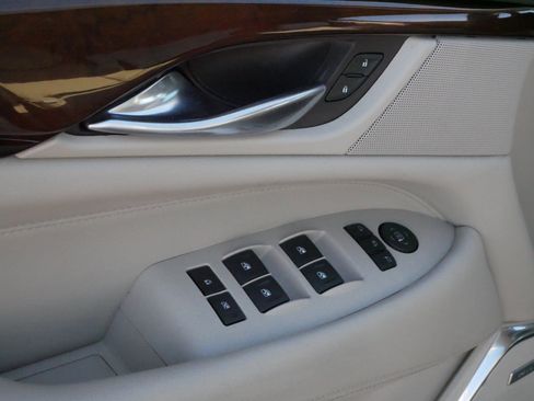 Used 2017 Cadillac Escalade Luxury image 19