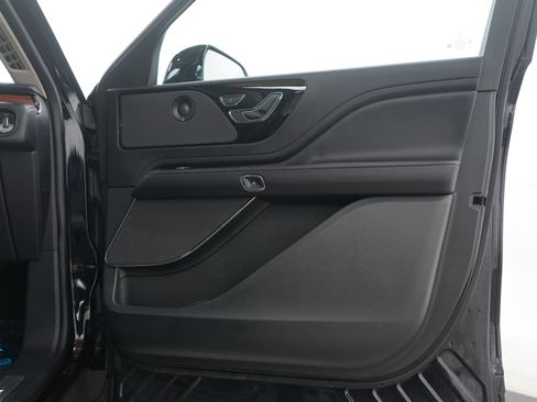 Used 2024 Lincoln Aviator Reserve w/ Equipment Group 201A image 9