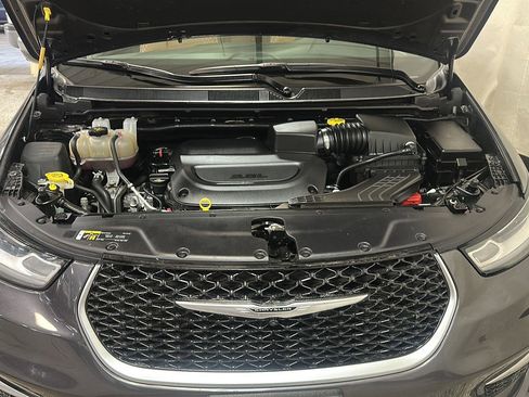 Used 2021 Chrysler Pacifica Pinnacle AWD/4WD image 13