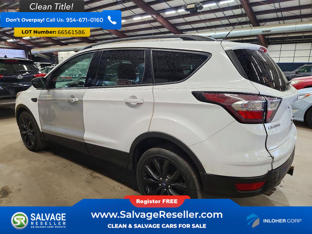Used 2017 Ford Escape SE w/ SE Sport Appearance Package AWD/4WD image 3