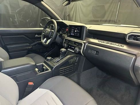 Used 2024 Toyota Tacoma TRD Sport AWD/4WD image 14
