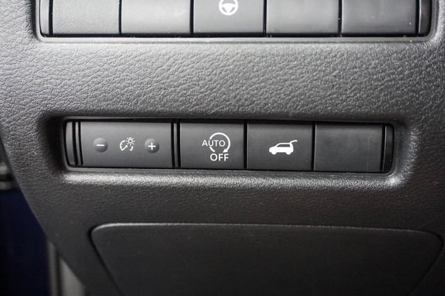 Used 2025 Nissan Rogue SV FWD image 19