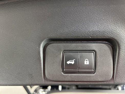 Used 2023 Nissan Rogue SL w/ SL Premium Package image 4