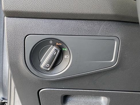 Certified 2023 Volkswagen Tiguan SE FWD image 30