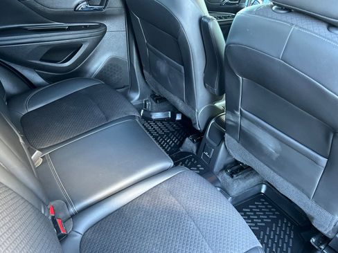 Used 2022 Buick Encore Preferred w/ Safety Package image 17