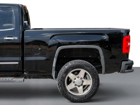 Used 2017 GMC Sierra 2500 SLT w/ All Terrain HD Package AWD/4WD image 11