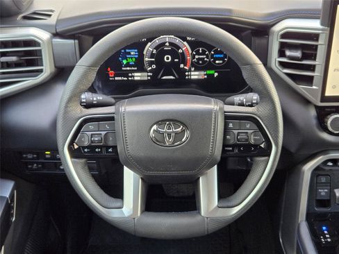 Used 2025 Toyota Sequoia Platinum AWD/4WD image 17