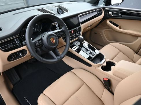 New 2026 Porsche Macan AWD/4WD image 4
