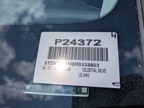 Used 2024 Toyota Highlander LE AWD/4WD image 38