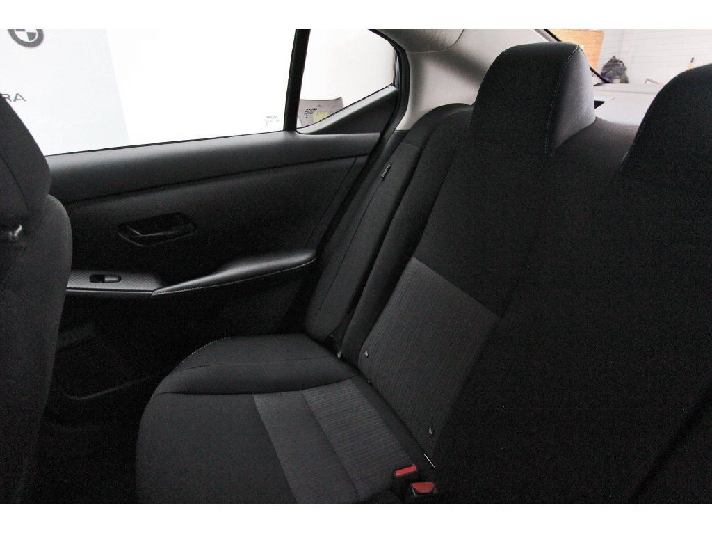 Used 2025 Nissan Sentra SV FWD image 9