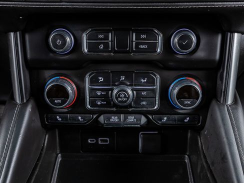 Used 2022 Chevrolet Suburban Z71 w/ Luxury Package image 25