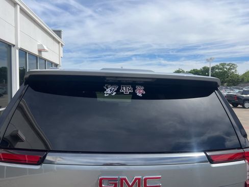 Used 2025 GMC Yukon AT4 w/ AT4 Premium Package image 18