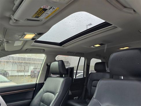 Used 2016 Toyota Land Cruiser image 22